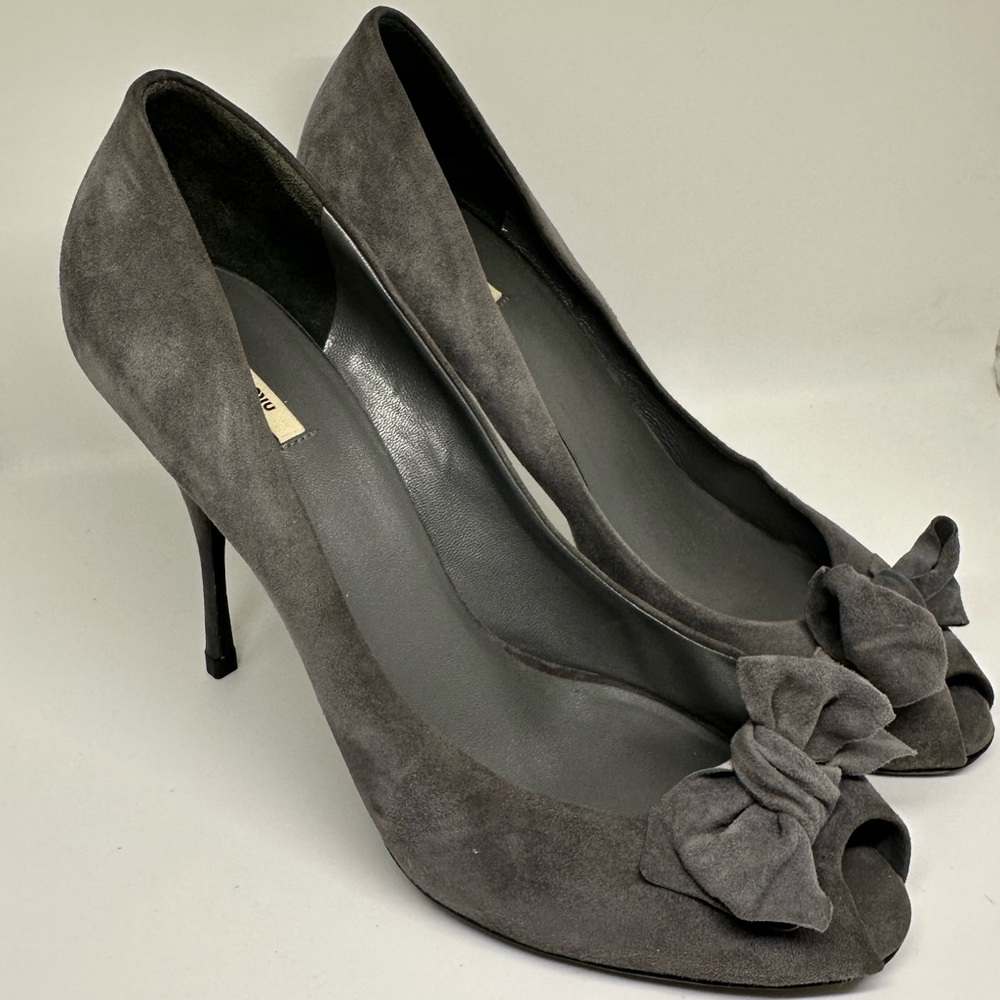 Miu Miu Grey Suede Peep‎ Tow Bow Stiletto Heels size 10.5 (40.5) EUC! 😍
